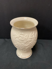  Lenox Vase