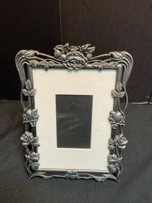  Photo frame