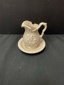  Pitcher