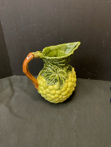  Pitcher