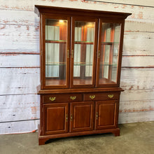  China Cabinet/Hutch