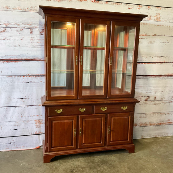 China Cabinet/Hutch