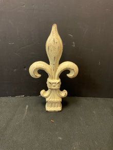 Finial