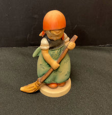  Hummel Statue/Figurine/Bust