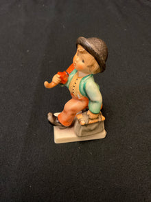  Hummel Statue/Figurine/Bust