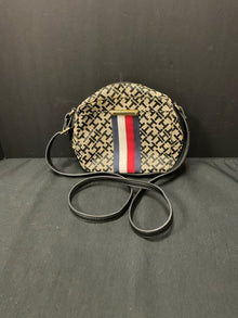  Tommy Hilfiger Purse