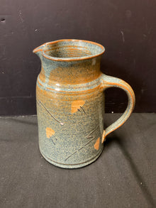  Pitcher