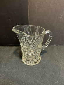  Pitcher