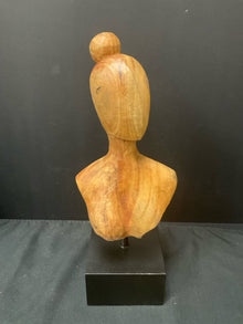  Statue/Figurine/Bust