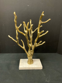  Statue/Figurine/Bust