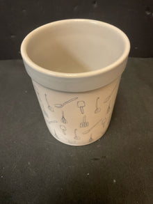  Utensil Holder
