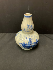  Delft Vase