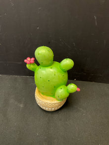  Statue/Figurine/Bust