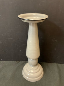  Candleholder