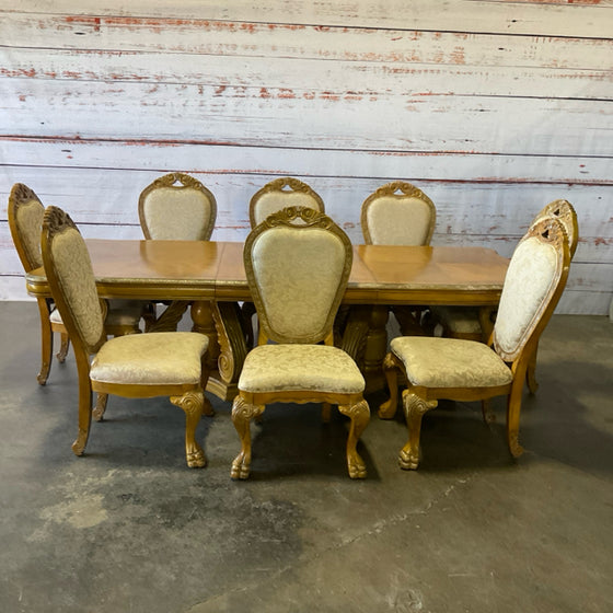 Michael Amini Dining Table w/ Seating