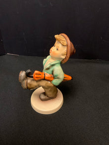  Hummel Statue/Figurine/Bust