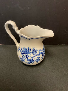  Pitcher