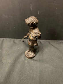  Statue/Figurine/Bust