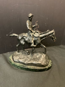  Statue/Figurine/Bust