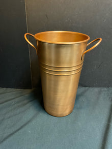  Smith & Hawken Planter/Pot