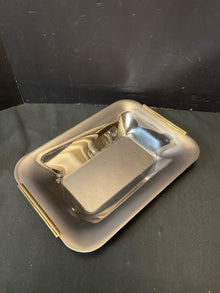  Tray