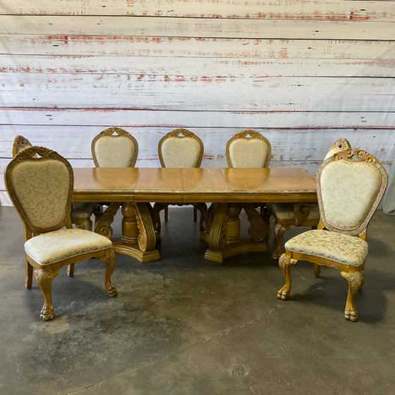 Michael Amini Dining Table w/ Seating