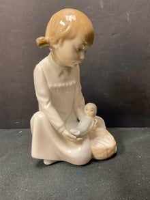  Statue/Figurine/Bust