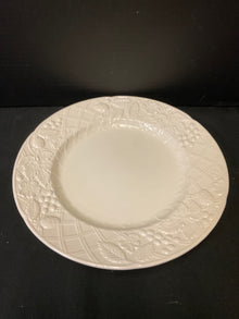  Mikasa Plate/Platter